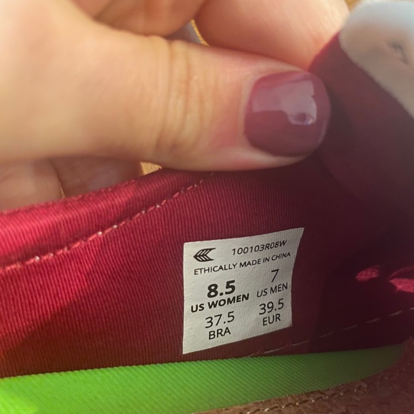 Cariuma OCA Low Burgundy Women’s size 8.5 - Picture 4 of 8